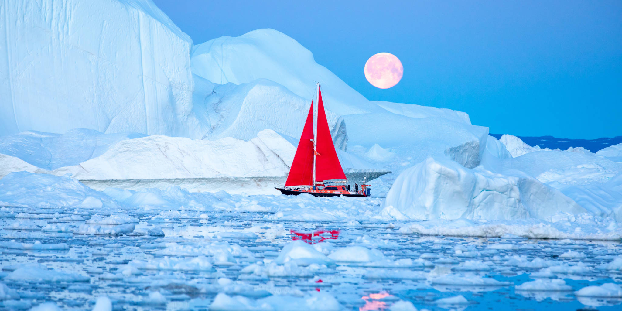 Sailing Yacht Sailing with icebergs